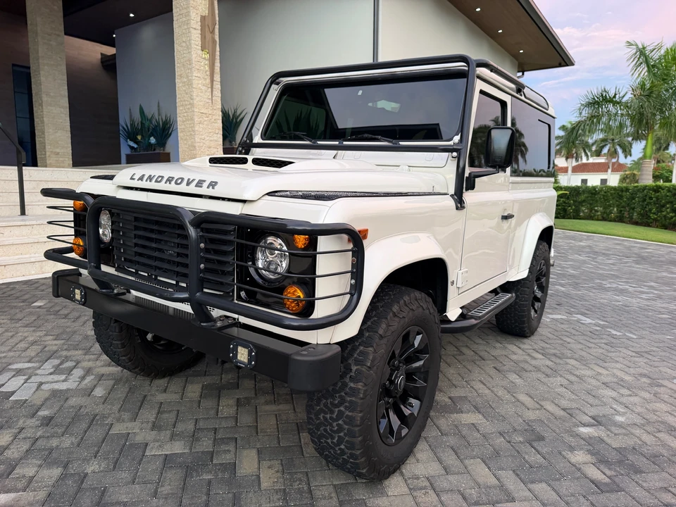 1997 Land Rover Defender 90 - Image 2 of 31