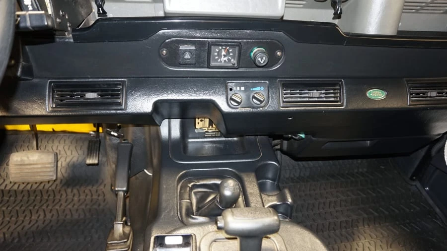 1997 Land Rover Defender 90 - Image 9 of 10