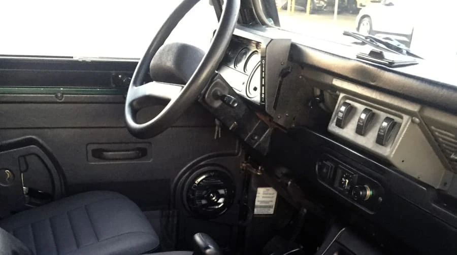 1997 Land Rover Defender 90 - Image 6 of 10