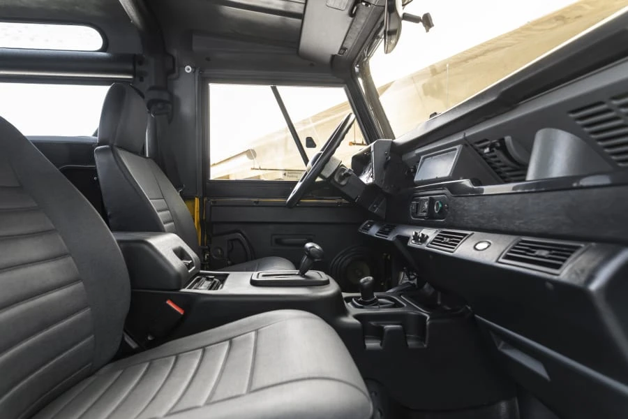 1997 Land Rover Defender 90 - Image 6 of 29
