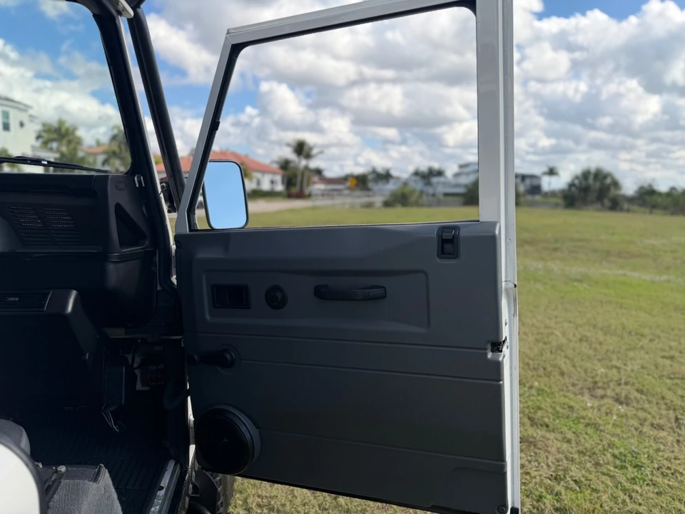 1997 Land Rover Defender 90 - Image 16 of 21