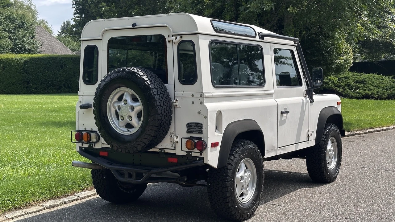 1997 Land Rover Defender 90 - Image 10 of 31