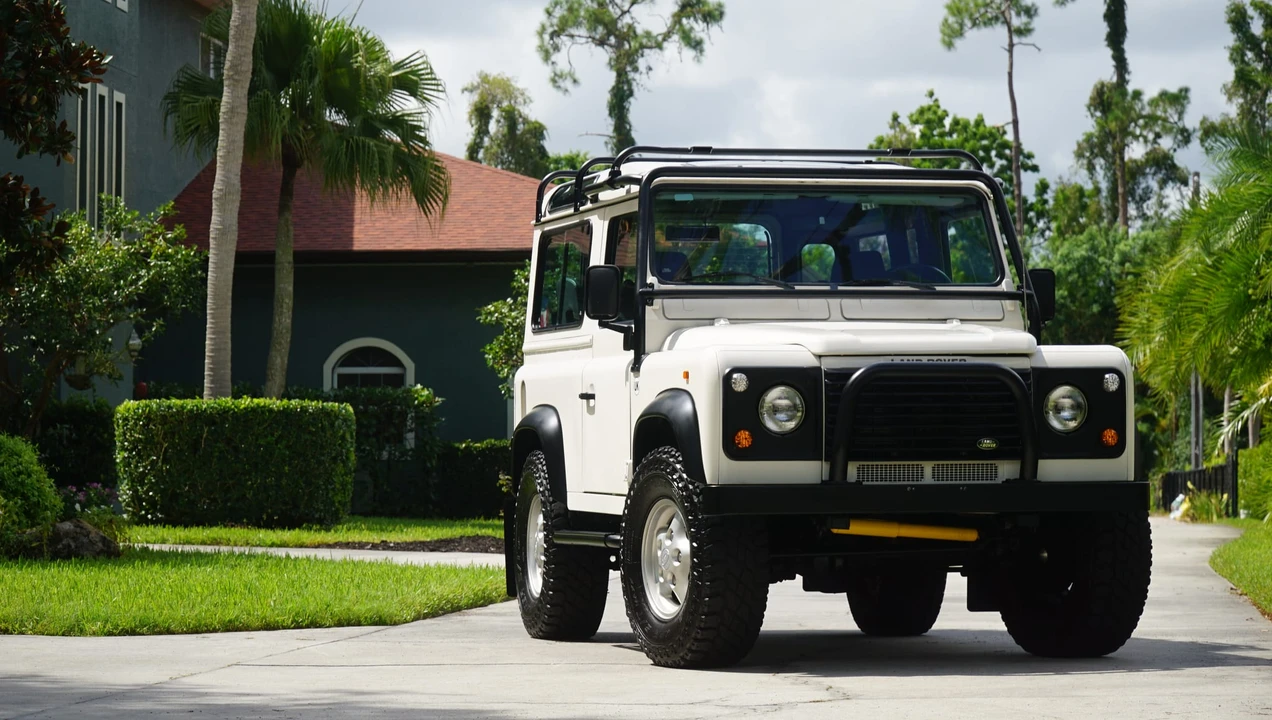 1997 Land Rover Defender 90 - Image 9 of 31