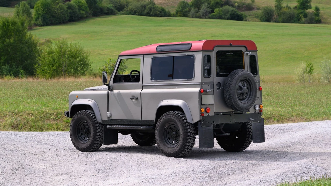 1997 Land Rover Defender 90 - Image 4 of 28