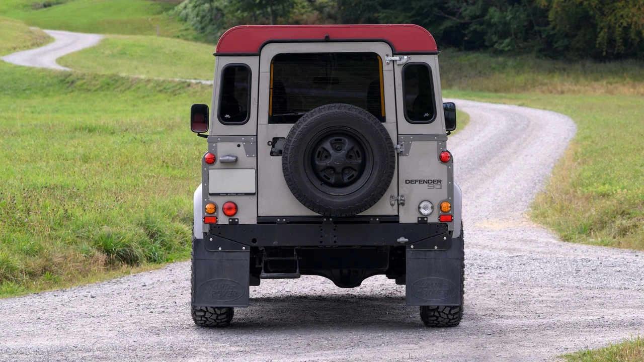 1997 Land Rover Defender 90 - Image 5 of 28