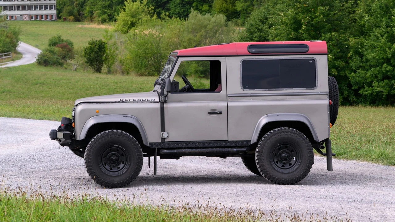 1997 Land Rover Defender 90 - Image 14 of 28