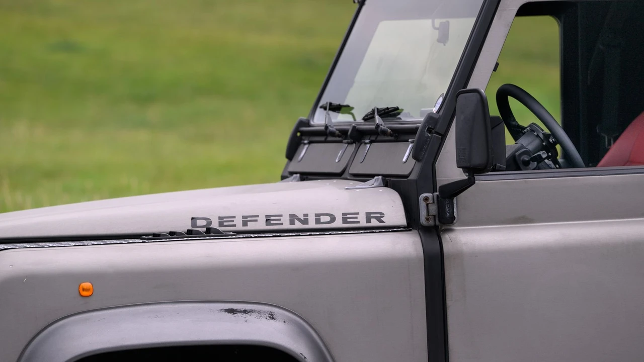 1997 Land Rover Defender 90 - Image 8 of 28