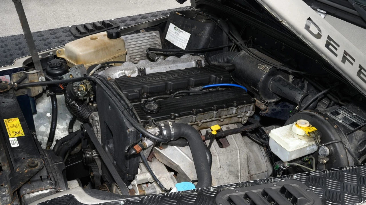 1997 Land Rover Defender 90 - Image 9 of 28