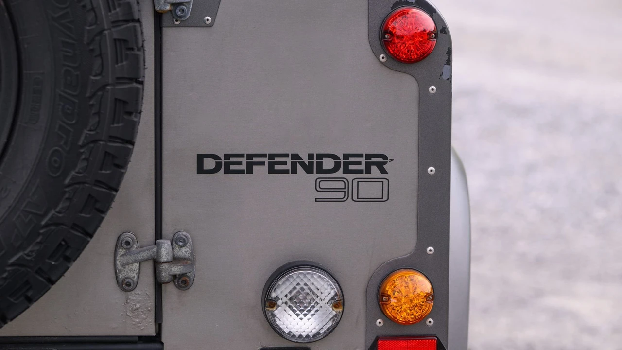 1997 Land Rover Defender 90 - Image 6 of 28