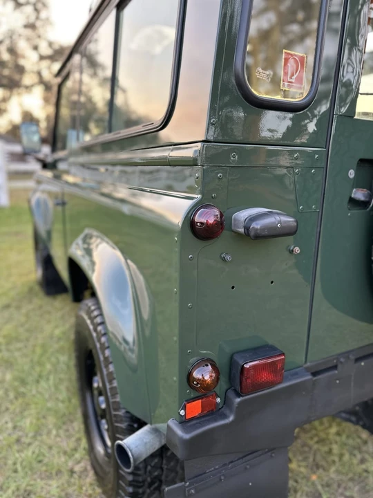 1997 Land Rover Defender 90 - Image 8 of 31
