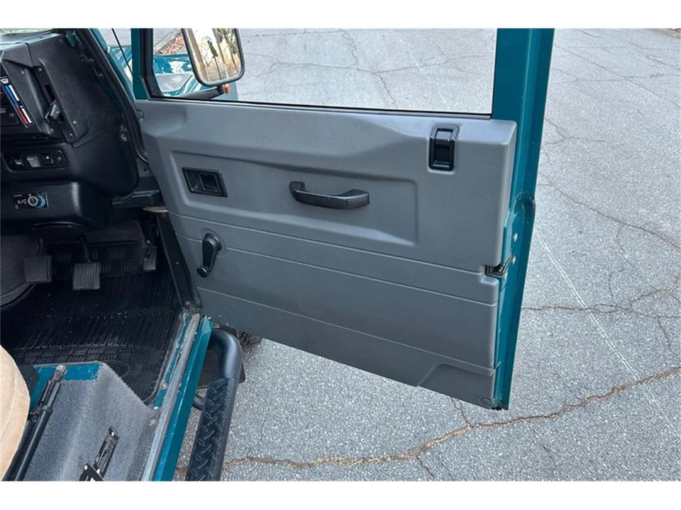 1997 Land Rover Defender 90 - Image 18 of 31