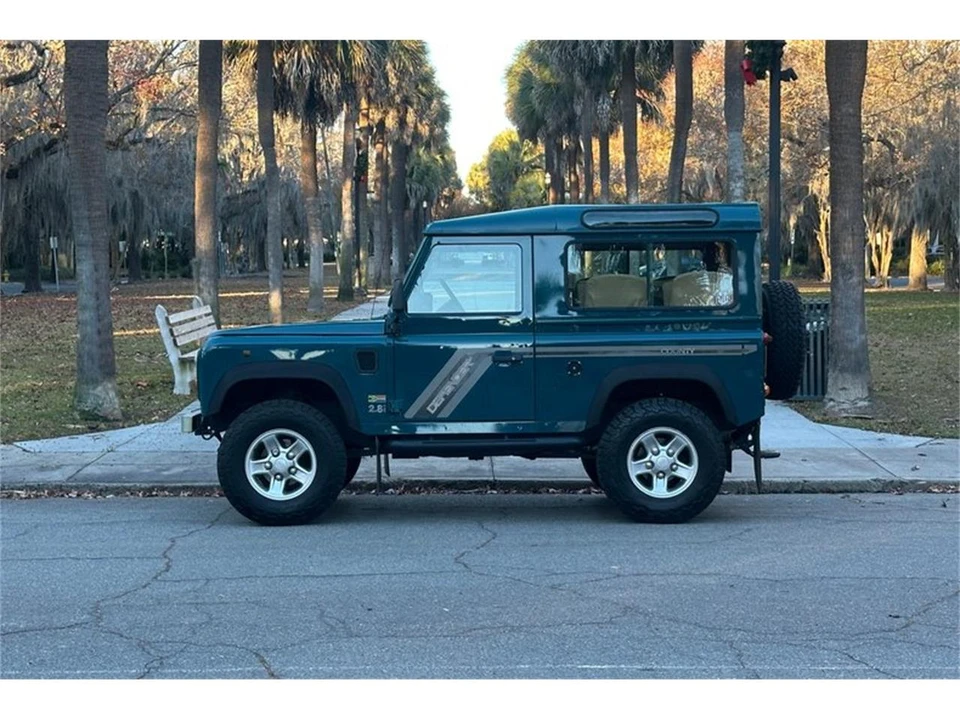 1997 Land Rover Defender 90 - Image 9 of 31