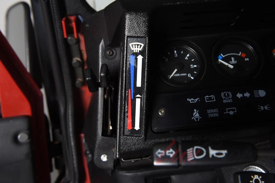1997 Land Rover Defender 90 - Image 8 of 31
