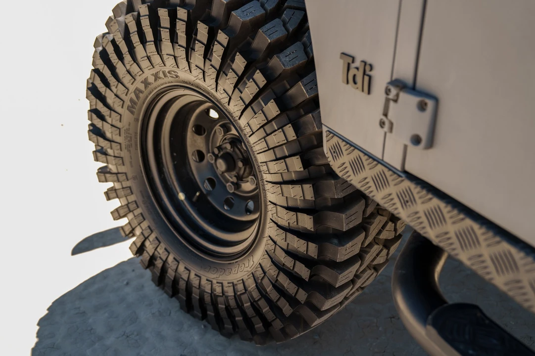 1997 Land Rover Defender 110 - Image 11 of 31