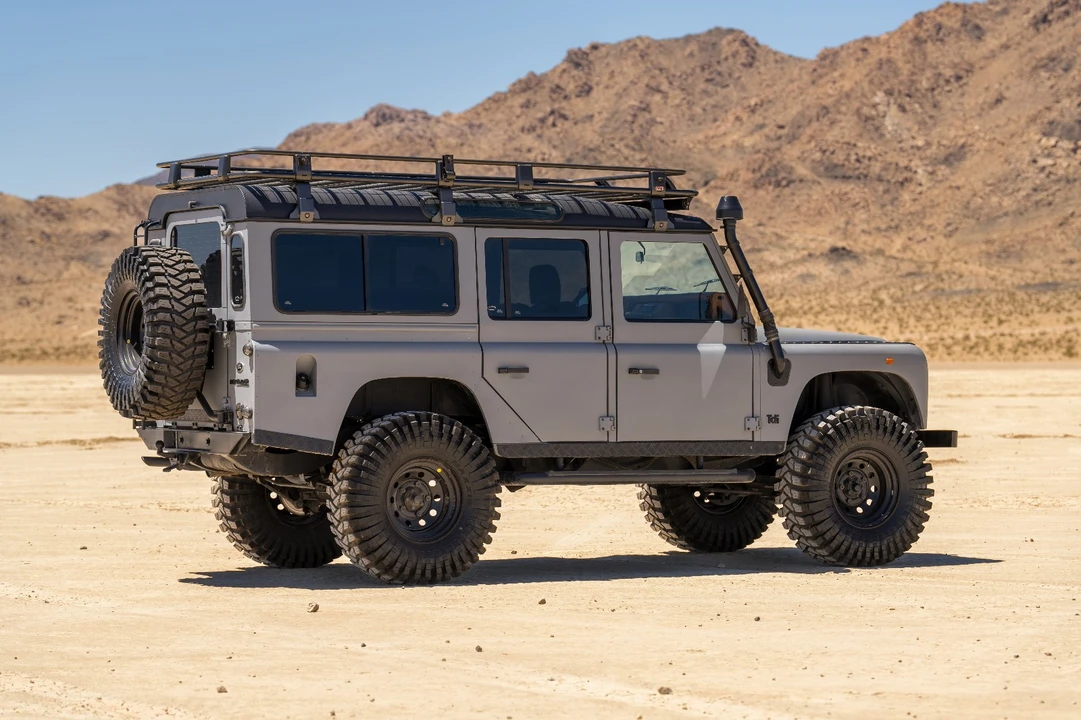 1997 Land Rover Defender 110 - Image 10 of 31