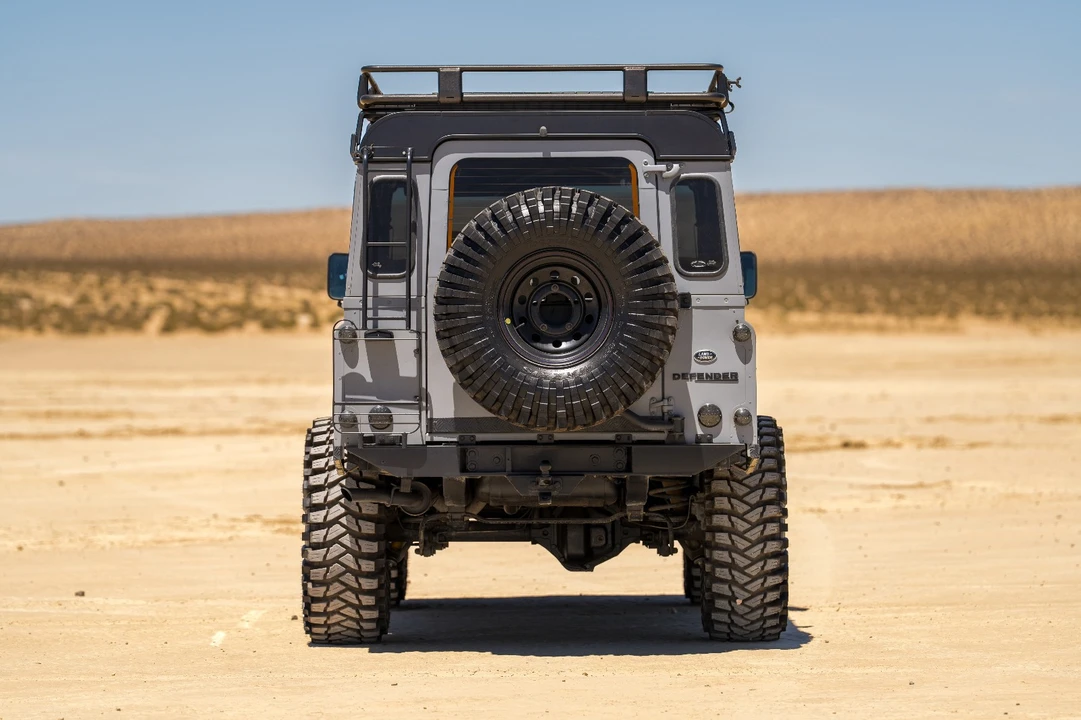 1997 Land Rover Defender 110 - Image 7 of 31