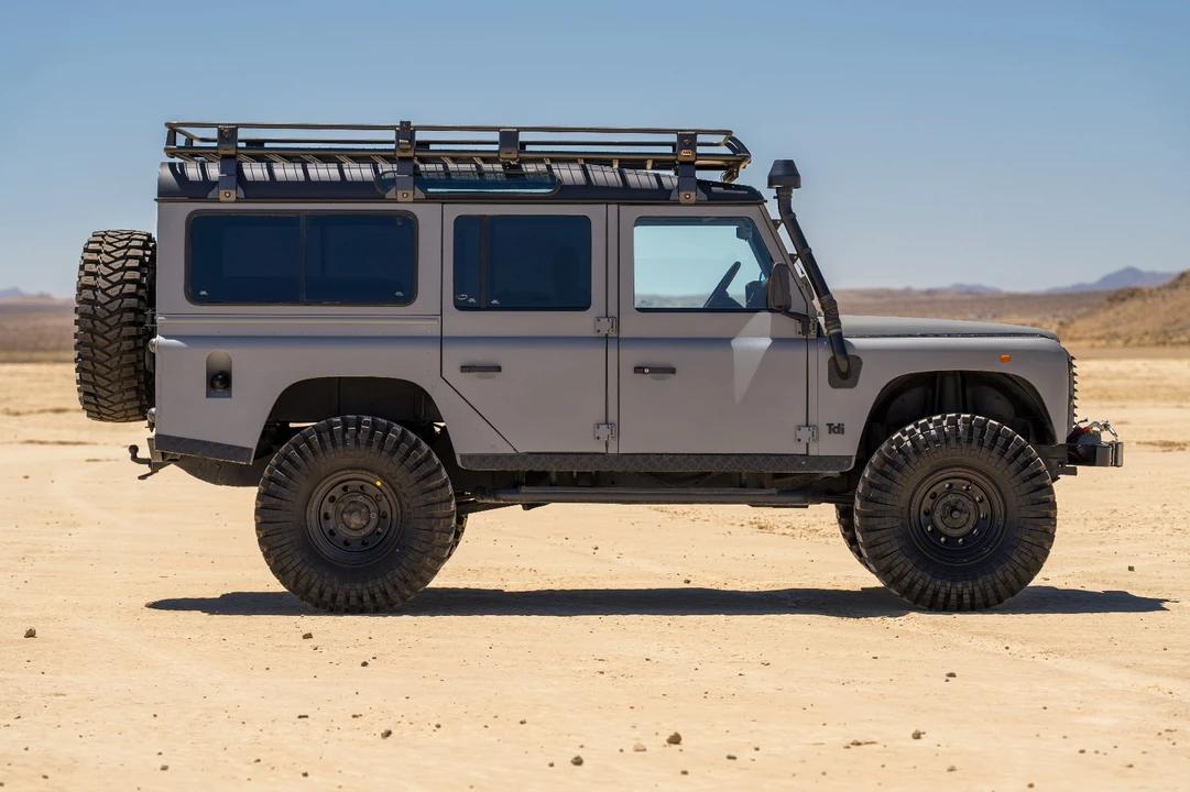 1997 Land Rover Defender 110 - Image 9 of 31