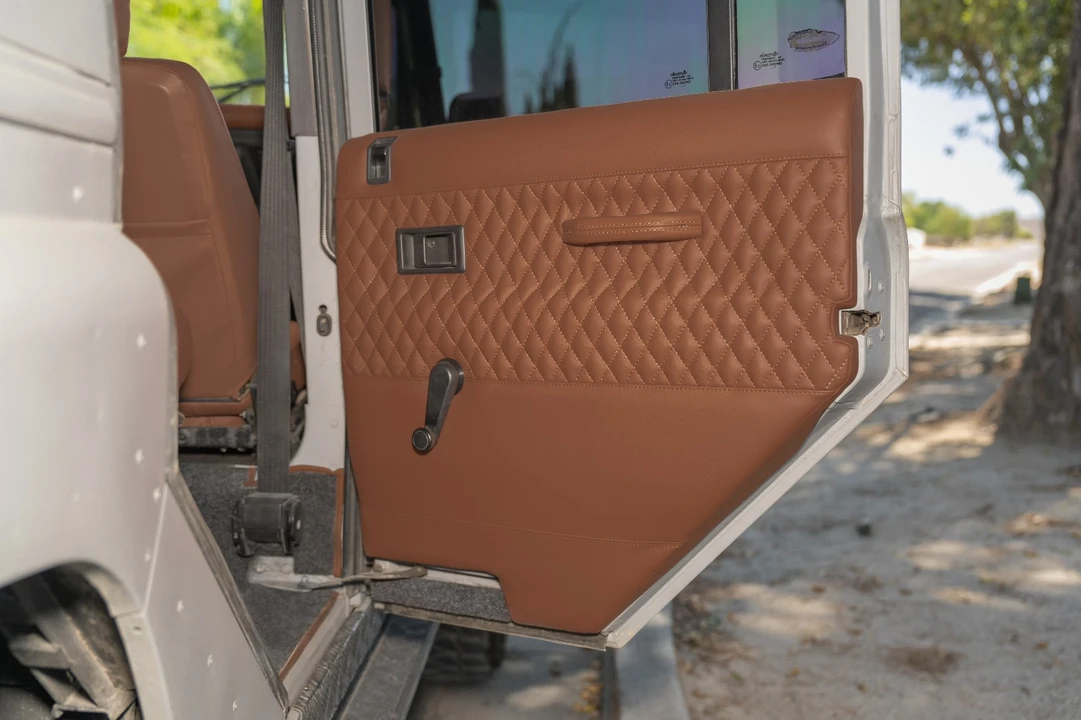1997 Land Rover Defender 110 - Image 28 of 31