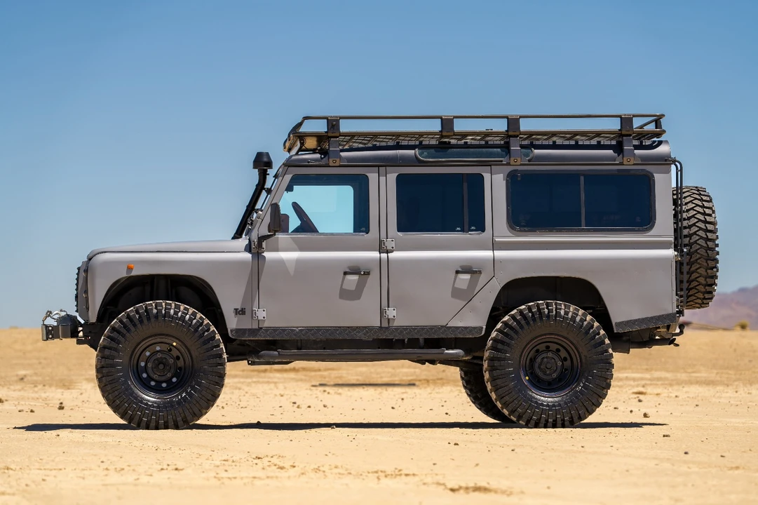 1997 Land Rover Defender 110 - Image 5 of 31