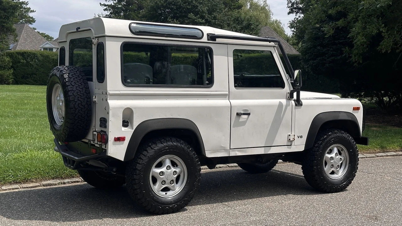 1997 Land Rover Defender - Image 8 of 31