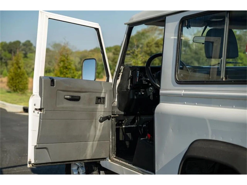 1997 Land Rover Defender - Image 8 of 31