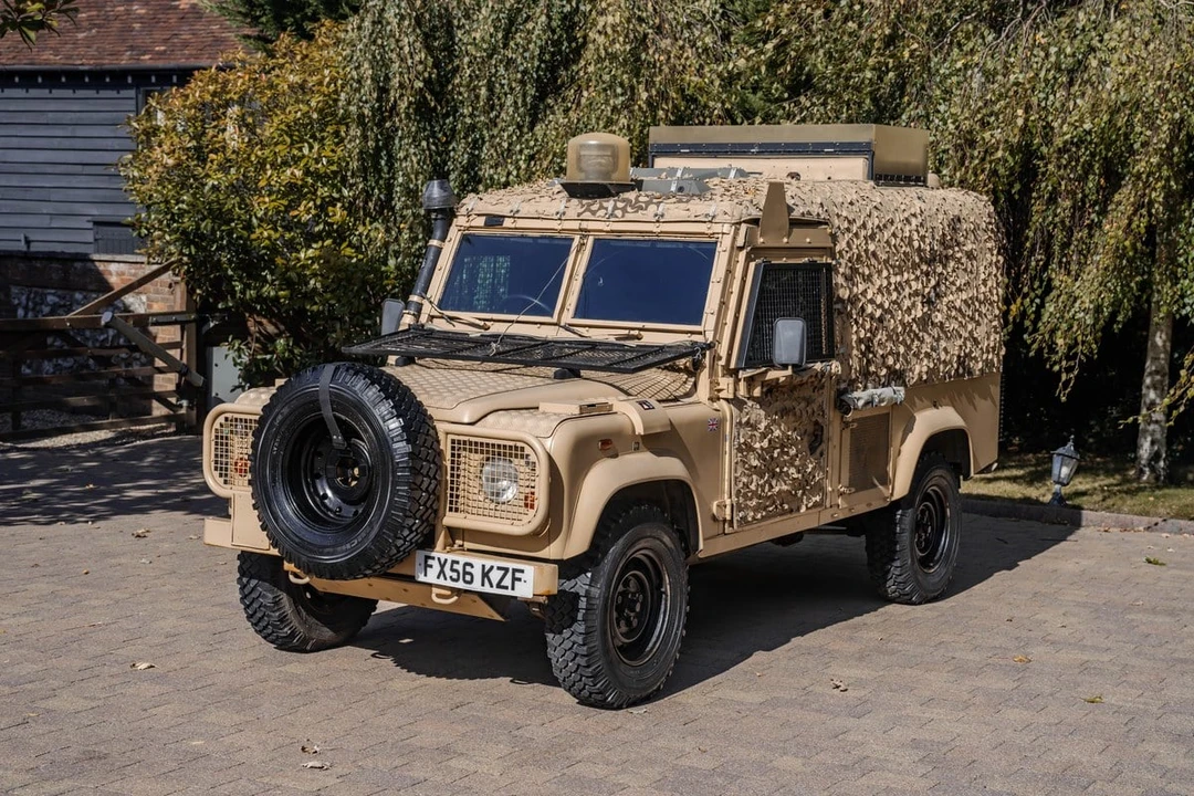 1997 Land Rover Defender 110 - Image 15 of 30