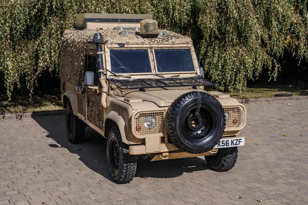 1997 Land Rover Defender 110 - Image 17 of 30