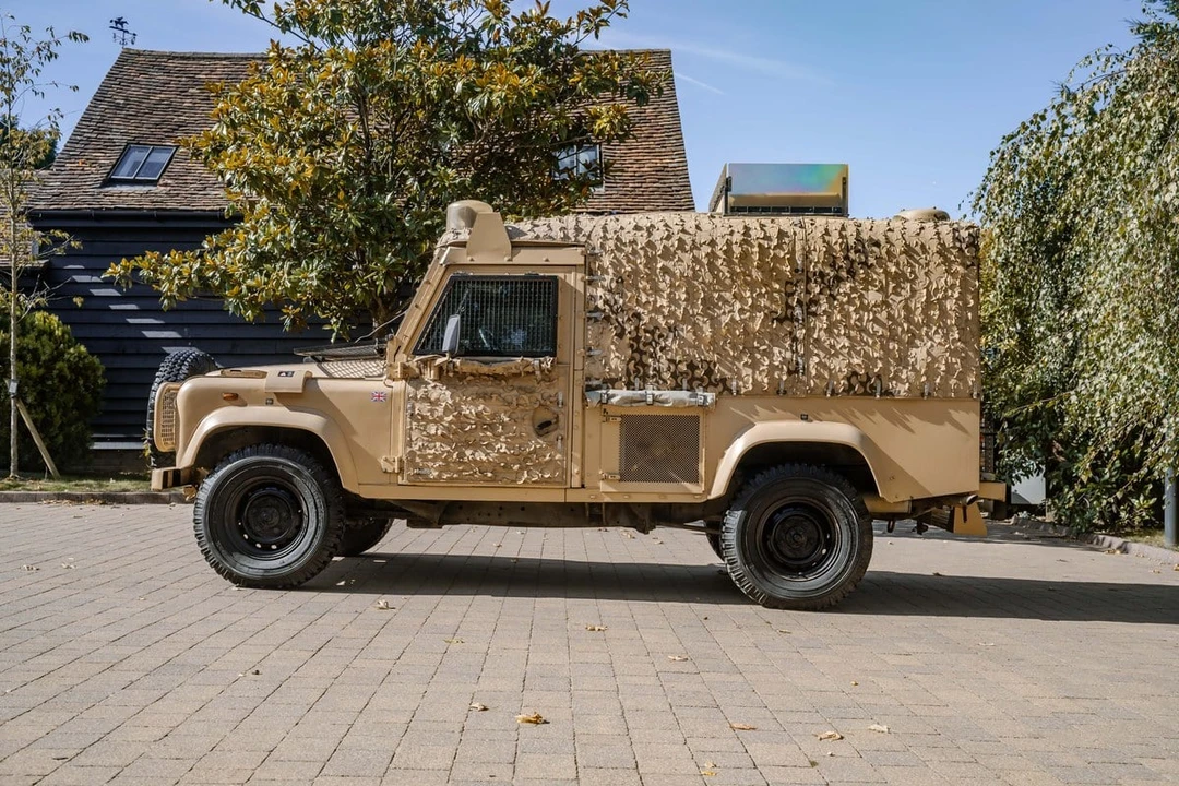 1997 Land Rover Defender 110 - Image 11 of 30