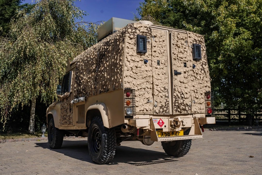 1997 Land Rover Defender 110 - Image 28 of 30