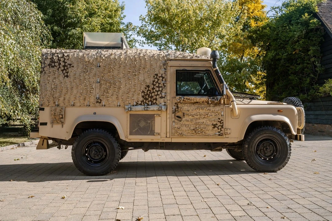 1997 Land Rover Defender 110 - Image 8 of 30