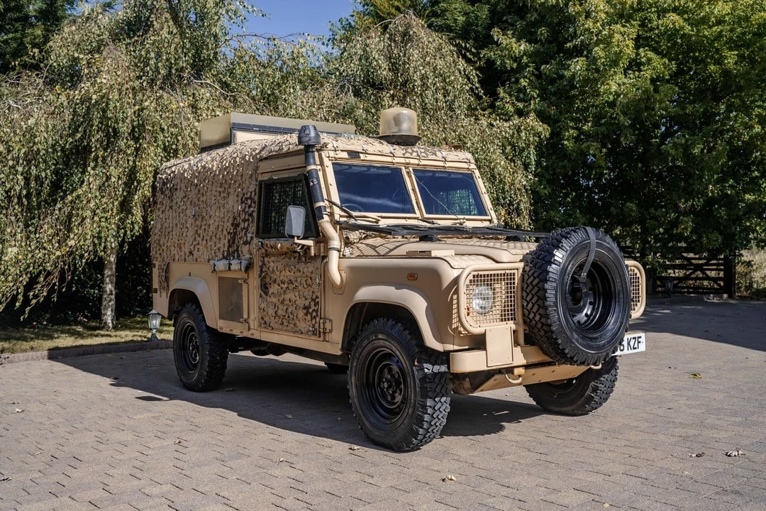 1997 Land Rover Defender 110 - Image 6 of 30