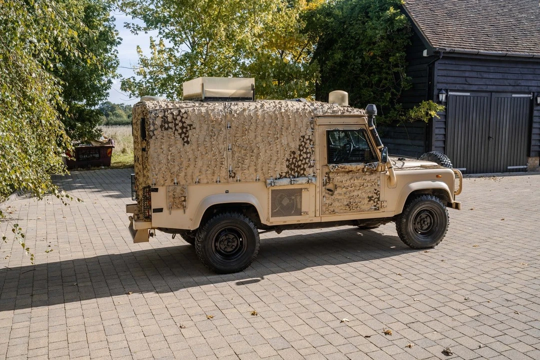 1997 Land Rover Defender 110 - Image 10 of 30