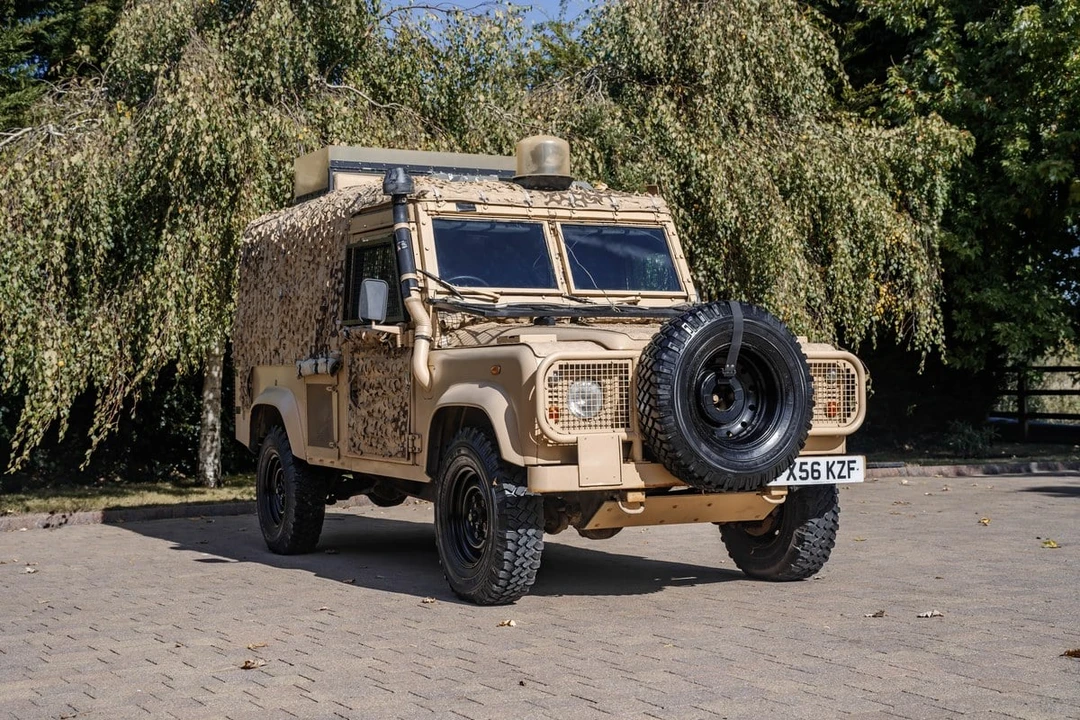 1997 Land Rover Defender 110 - Image 5 of 30