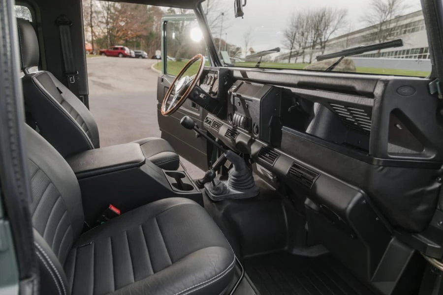 1997 Land Rover Defender 110 - Image 17 of 31