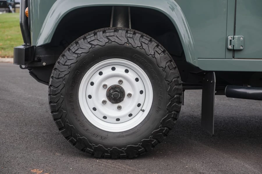 1997 Land Rover Defender 110 - Image 7 of 31