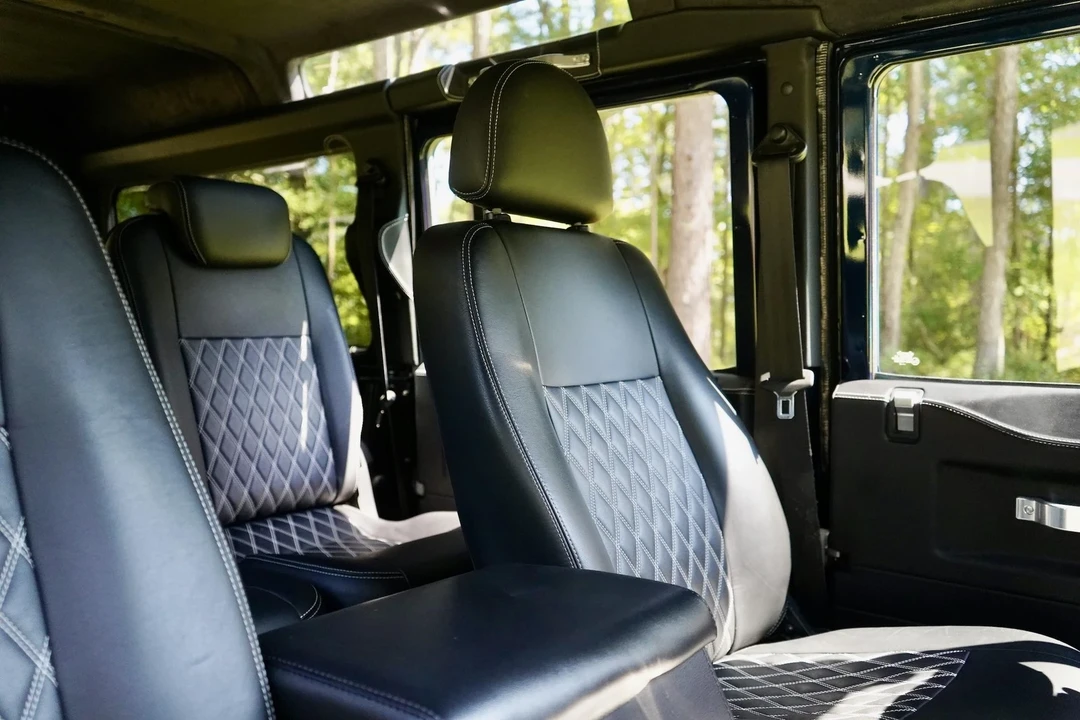 1997 Land Rover Defender 110 - Image 5 of 21