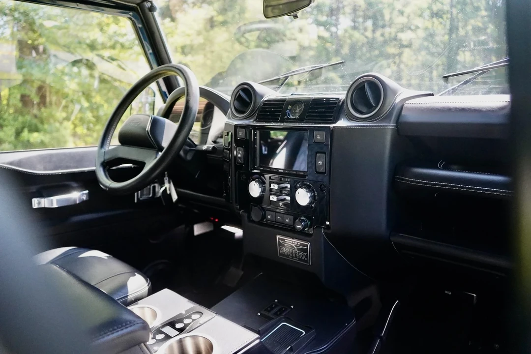 1997 Land Rover Defender 110 - Image 6 of 21