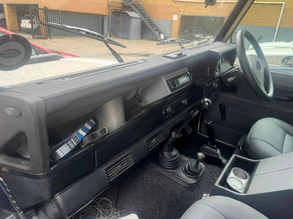1997 Land Rover Defender 110 - Image 16 of 19