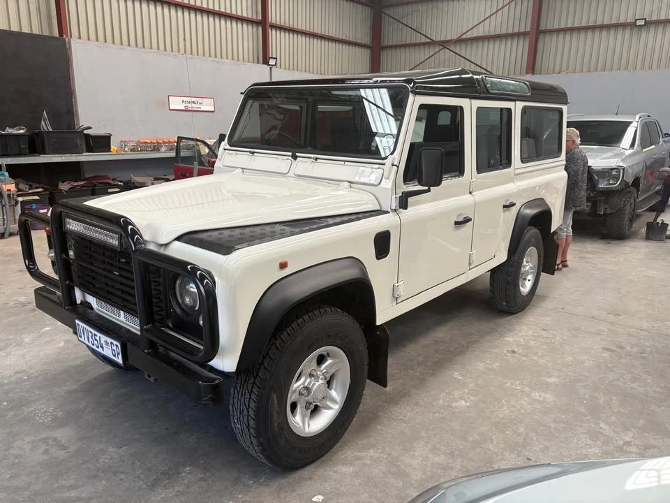 1997 Land Rover Defender 110 - Image 2 of 19