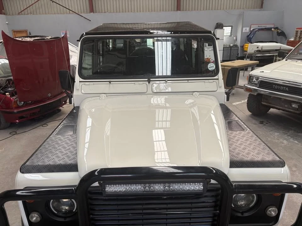 1997 Land Rover Defender 110 - Image 4 of 19