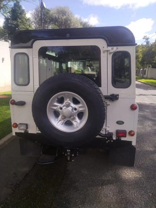 1997 Land Rover Defender 110 - Image 3 of 19