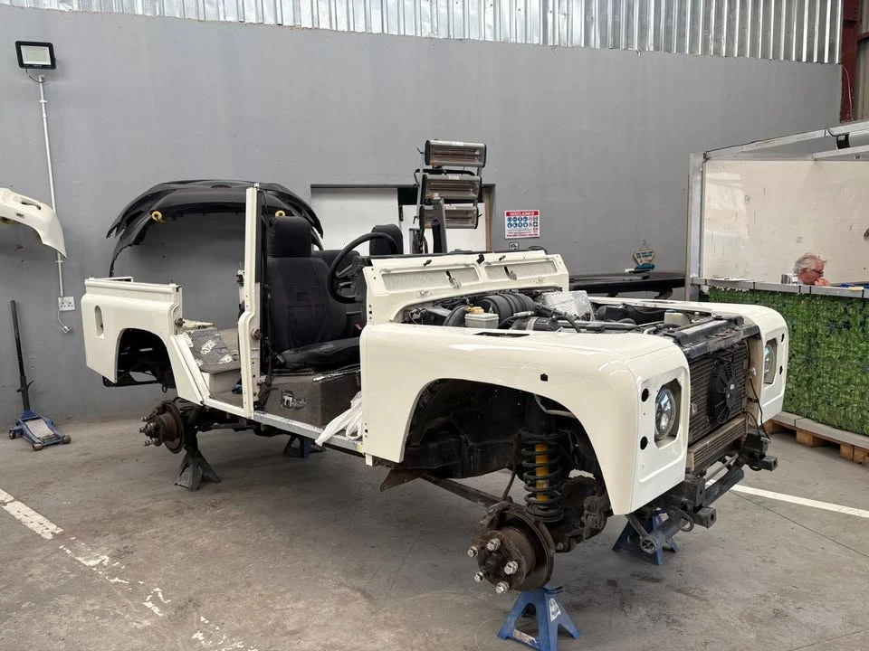 1997 Land Rover Defender 110 - Image 6 of 19