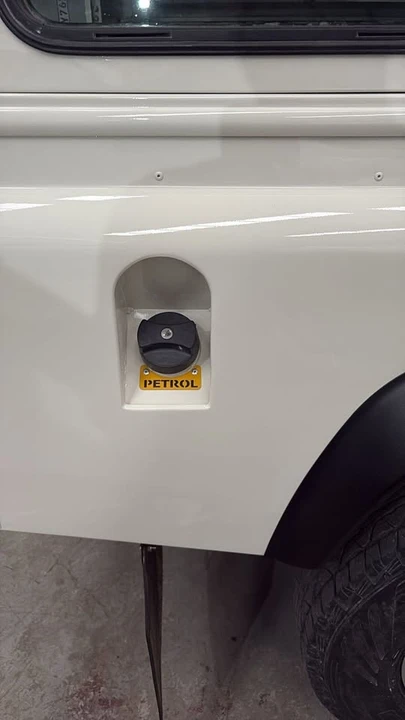 1997 Land Rover Defender 110 - Image 9 of 19