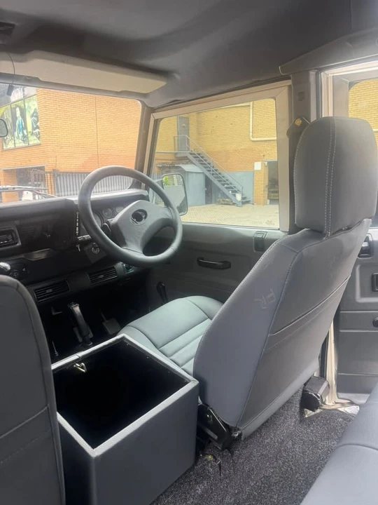 1997 Land Rover Defender 110 - Image 15 of 19