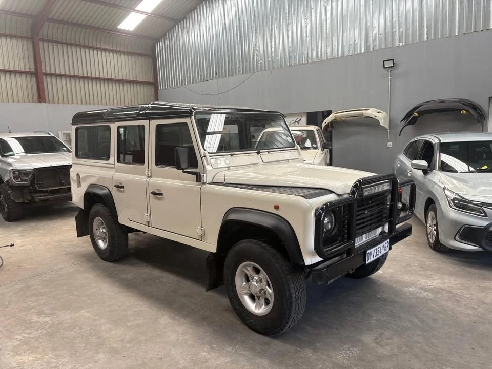 1997 Land Rover Defender 110 - Image 5 of 19