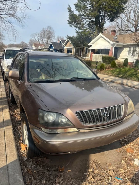 1997 Lexus - Image 2 of 6