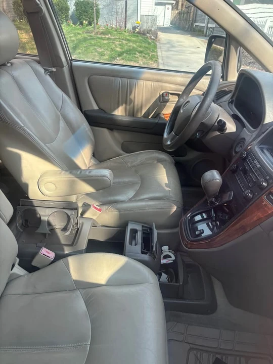 1997 Lexus - Image 4 of 6