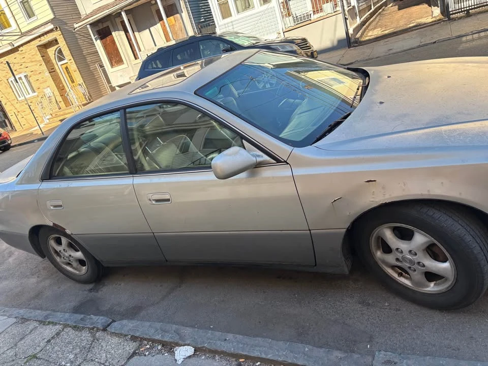 1997 Lexus ES 3rd Gen - Image 2 of 2