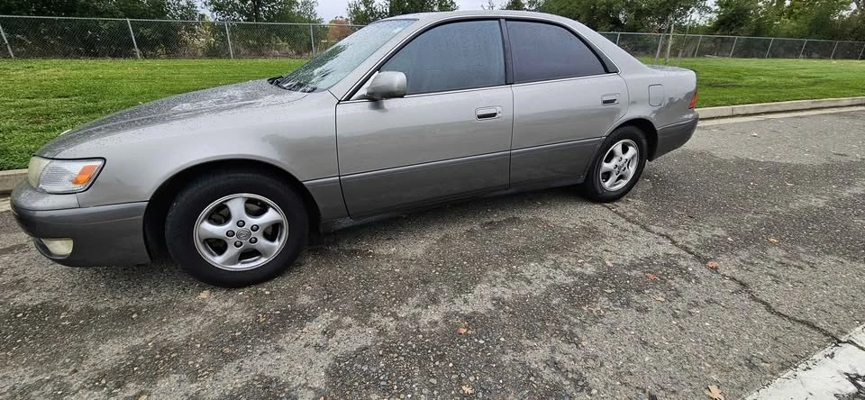 1997 Lexus ES 2nd Gen - Image 6 of 6