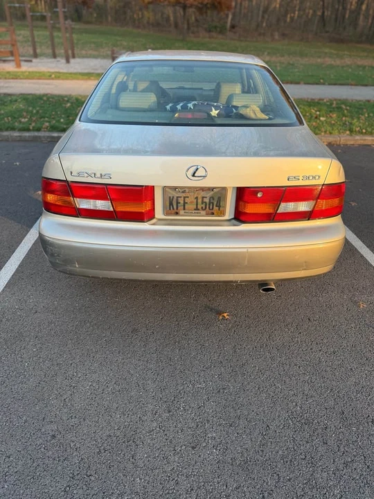 1997 Lexus ES 3rd Gen - Image 5 of 13